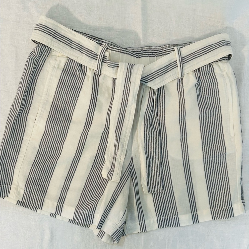 Eddie Bauer High Waist White and Black Shorts